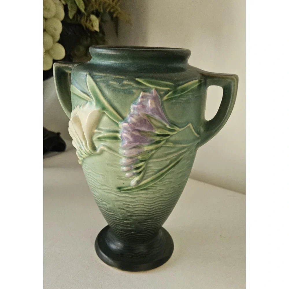 Roseville Pottery Freesia Vase 121-8 Green Lavender White Flowers